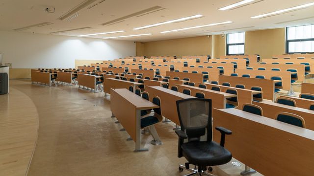 Enseignement supérieur de l’éthique de l’intelligence artificielle en contexte social d’ubiquité des technologies de l’information et de la communication